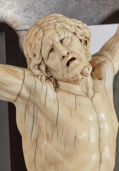 null École française de la fin du XIXe siècle

Christ en croix

Sculpture et cartouche...