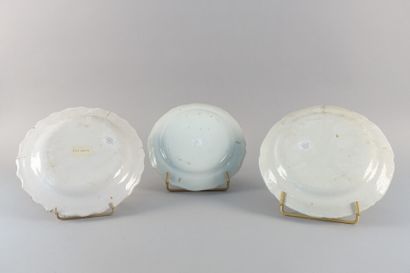 null THE ISLETTES and others

Three plates with contoured edge with polychrome decoration,...