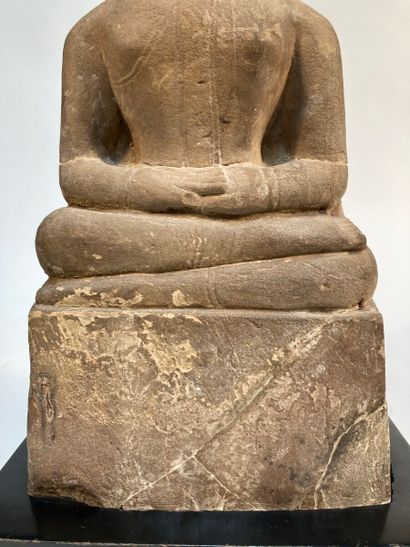null BIRMANIE - Début du XXe siècle

Statuette de bouddha en grès sculpté, assis...