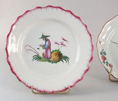 null THE ISLETTES and others

Three plates with contoured edge with polychrome decoration,...