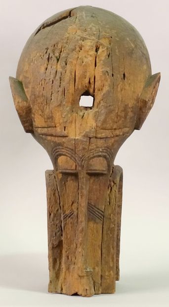 null Mask helmet called "fire spitter" with a long muzzle revealing pointed teeth

Wood...