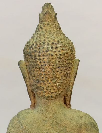 null LAOS - XIXe siècle

Statuette de bouddha en bronze à patine brune, verte et...