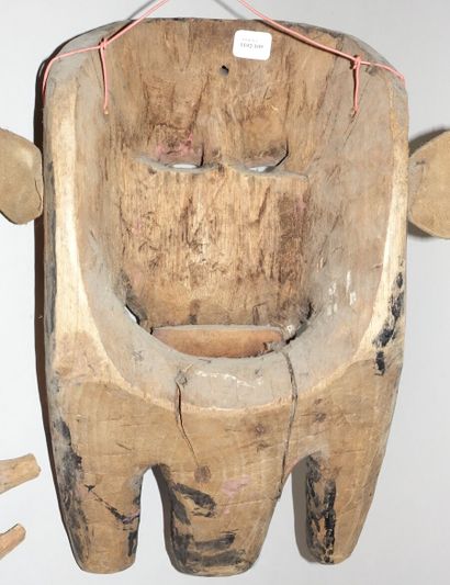 null Grotesque bearded mask, smiling and sticking his tongue out. Leather ears

Wood...