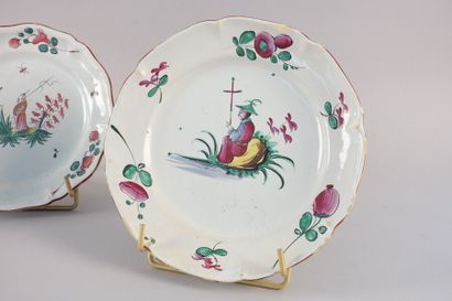 null THE ISLETTES and others

Three plates with contoured edge with polychrome decoration,...