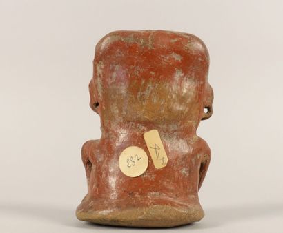 null Personnage assis

Terre cuite brune à engobe rouge

Culture Chupicuaro, Mexique

900-100...