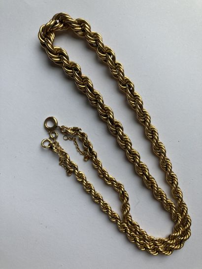 null Collier articulé en or jaune 750 millièmes figurant une torsade en chute.

Longueur...