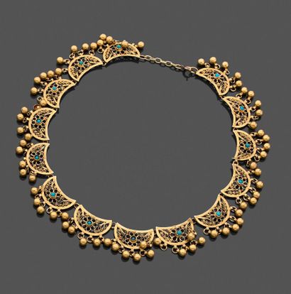 null Collier draperie en or jaune 750 millièmes, les maillons à décor de demi-lune...