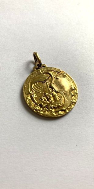null Médaille de forme ronde en or jaune 750 millièmes gravé figurant Saint Georges...
