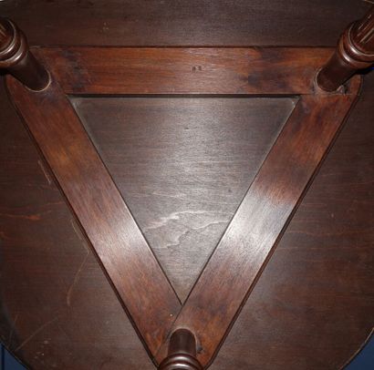 null ÉTABLISSEMENTS GALLÉ

Table d'appoint en bois vernissé sculpté et mouluré à...