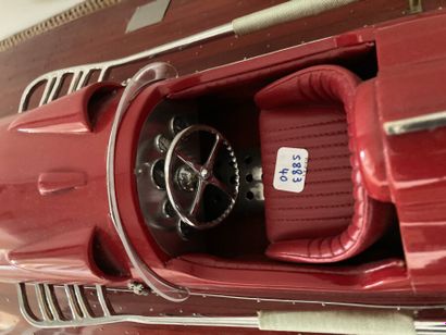null Maquette Kiade de l'Arno XI 

Maquette du Arno XI (moteur Ferrari), fidèle réplique...