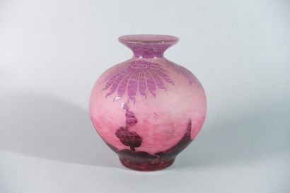 null Charles SCHNEIDER (1881-1953)

Verre doublé rose et violet gravé en camée à...