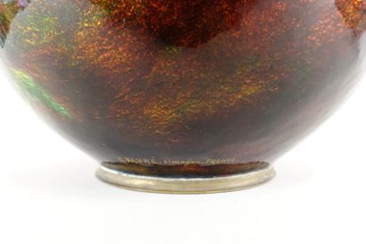  Camille FAURÉ (1874-1956) 
Vase boule en cuivre émaillé à décor floral 
Signé C....