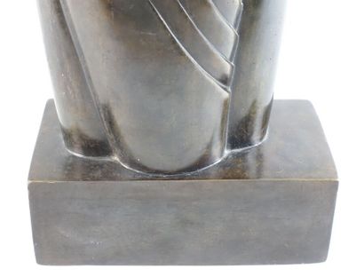 Statue Jean LAMBERT-RUCKI (1888-1967) 

« Femme au voile », grand modèle

Épreuve...
