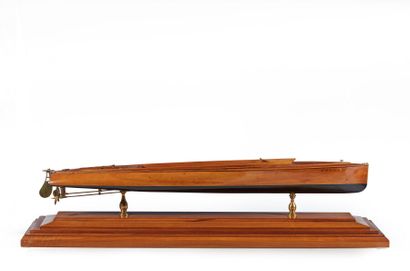 null Maquette en bois et laiton du canot de course « Ursula » réalisée pour le Duc...