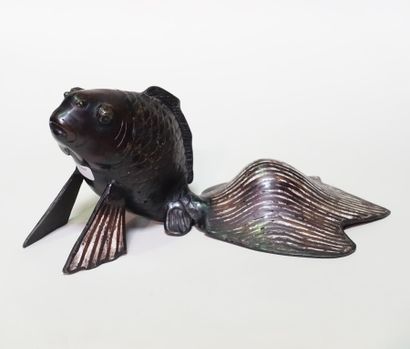 null JAPAN (?)

Bronze fish

Height : 13,5 cm 13,5 cm ; Length : about 33 cm