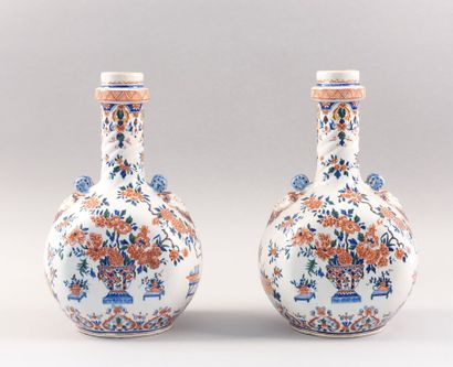 null SANSON

Pair of half-round vases, twisted neck, two small holds

Marked VE

(Chips...