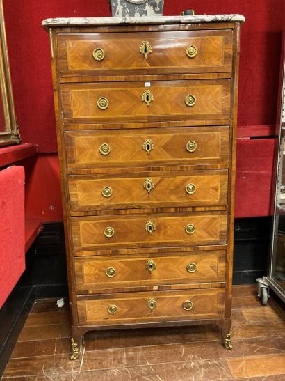 null Veneer weekly cabinet with "butterfly wings" motifs, resting on moving legs,...