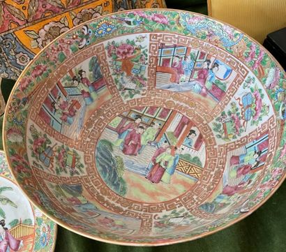 null Canton porcelain bowl and plate with polychrome enamelled decoration of characters,...