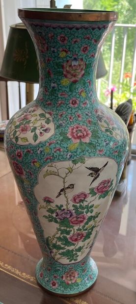 null CHINA

Canton enamel baluster vase with birds and branches on a turquoise background

20th...