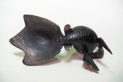 null JAPAN (?)

Bronze fish

Height : 13,5 cm 13,5 cm ; Length : about 33 cm