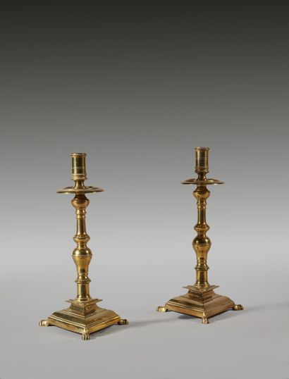 null A pair of gilt brass torches, the triangular base resting on three claw feet,...
