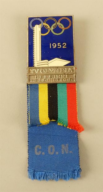 null Insigne badge d'Officiel (C.O.N.) de la XVe Olympiade, Helsinki 1952. Ruban.

49...