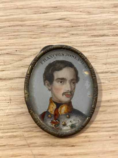 null Deux portraits en miniatures :

Napoléon III et l'Empereur François-Joseph Ier

Peintures...