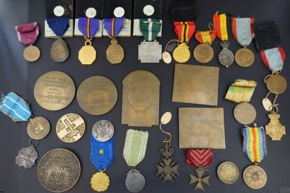 null BELGIUM.

Important set of 19 medals and 9 table medals

Colonial veterans'...