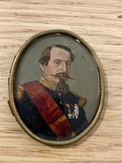 null Deux portraits en miniatures :

Napoléon III et l'Empereur François-Joseph Ier

Peintures...