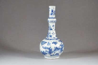 null CHINE - Période Transition, XVIIe siècle

Vase à panse basse sphérique et col...