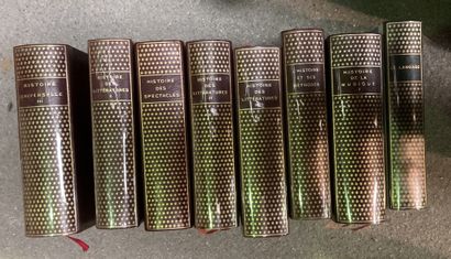null Un lot d'ouvrages de la Pléiade comprenant : 

8 volumes 

Histoire et Langages...