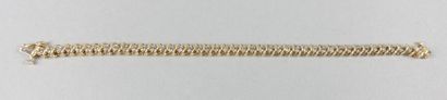 null Bracelet articulé en or jaune 585 millièmes orné d'une ligne de quarante-quatre...
