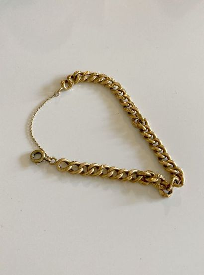 null Bracelet gourmette articulé à mailles creuses en or jaune

Poids : 6 g. ; Long....