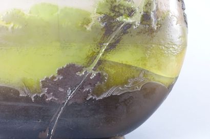 null Établissements GALLÉ

Vase gourde à panse aplatie en verre multicouche dégagé...
