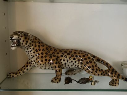 null Panthère en porcelaine émaillée 

Italie, XXe siècle

Long. : 45 cm