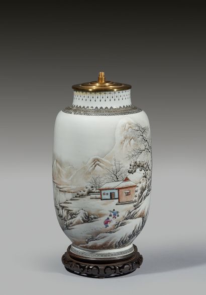 CHINE - XXe siècle 
Vase de forme balustre...