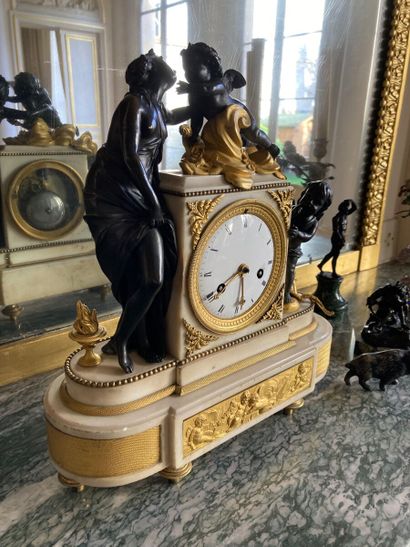 null Clock in patinated bronze, gilded bronze and white marble representing Venus...