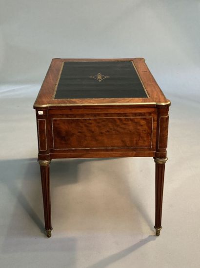 null Small desk forming a dressing table, in speckled mahogany, molded and gilded...