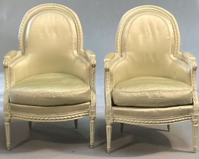 null Suite of four armchairs, two bergères and a sofa in carved and painted beech,...