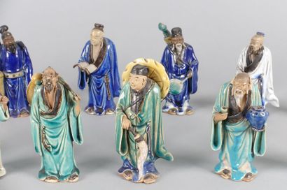 null CHINE

Lot de douze statuettes figurant des dignitaires en céramique émaillée

(Accidents...
