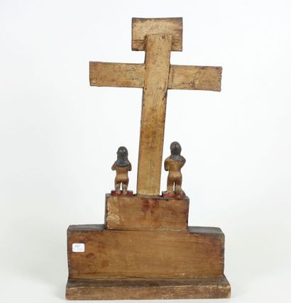 null Art populaire, probablement Amérique du Sud

Crucifix en bois polychrome encadrée...