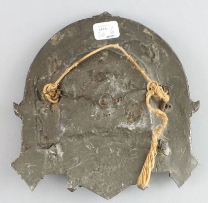 null FRANCE, XIXe siècle

Plaque en bronze ornée d'une gargouille

Haut. : 16 cm...