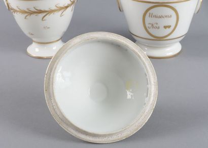 null PARIS, XIXe siècle

Sucrier couvert en porcelaine blanche à décor de rébus dans...