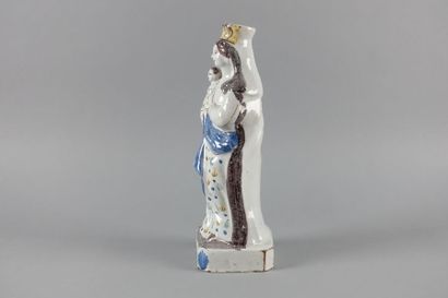 null QUIMPER - Fin du XVIIIe-début du XIXe siècle

Vierge à l'Enfant, Sainte Marie

Faïence...