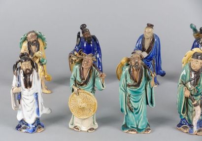 null CHINE

Lot de douze statuettes figurant des dignitaires en céramique émaillée

(Accidents...