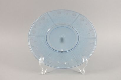 null VERLYS

Coupe circulaire en verre moulé-pressé, satiné et bleuté à décor rayonnant

Diam....