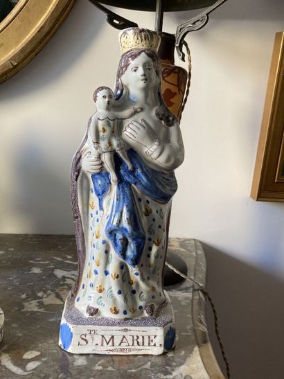 null QUIMPER - Fin du XVIIIe-début du XIXe siècle

Vierge à l'Enfant, Sainte Marie

Faïence...