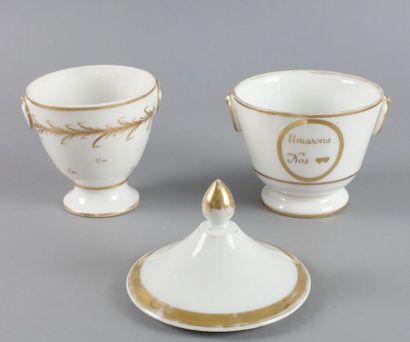 null PARIS, XIXe siècle

Sucrier couvert en porcelaine blanche à décor de rébus dans...