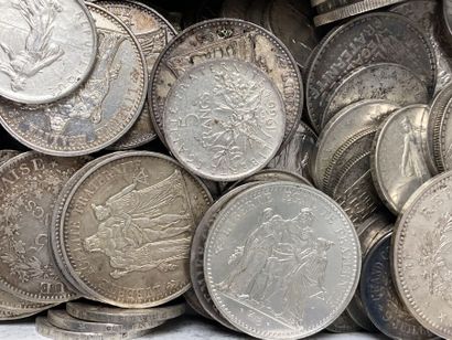 null Lot de monnaies comprenant principalement des pièces de 50, 20, 10 et 5 Francs...