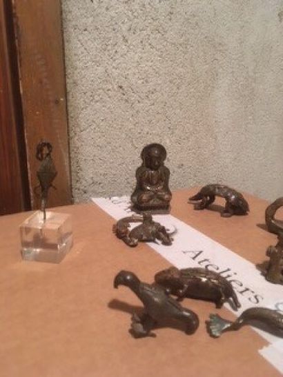 null CÔTE D'IVOIRE, Peuple Baoulé

Lot de poids à peser l'or en bronze patiné figurant...